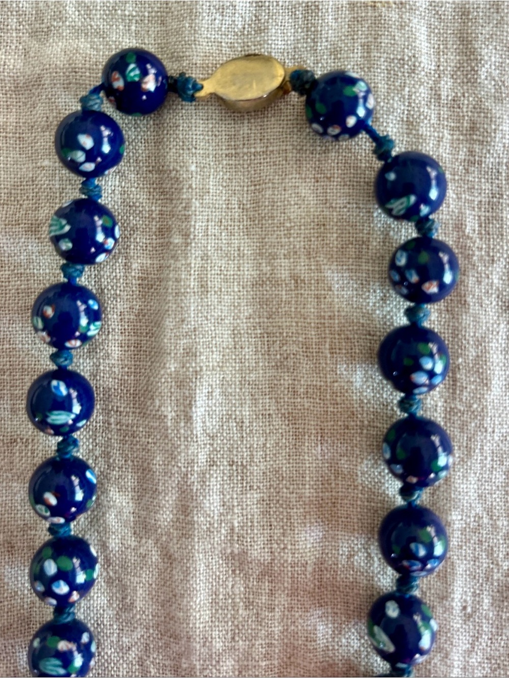 CHINESE VINTAGE BLUE HAND PAINTED PORCELAIN KNOTTED NECKLACE 24” WITH CLASP - Picture 7 of 8